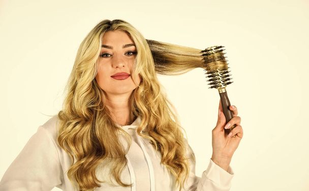 Hair today gone tomorrow. Girl care of hairstyle. Fashion and beauty. Stylist curling hair. fashion model woman. Girl With Gorgeous Healthy Smooth Hair Using hairbrush For Perfect Curls - Foto, Imagem