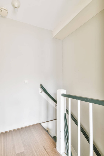 Escalier lumineux et confortable - Photo, image