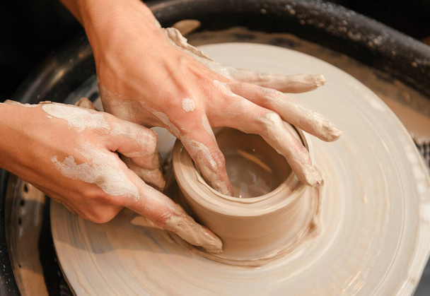 potter, clay, Woman's hands making pottery circle close up,  - Fotografie, Obrázek