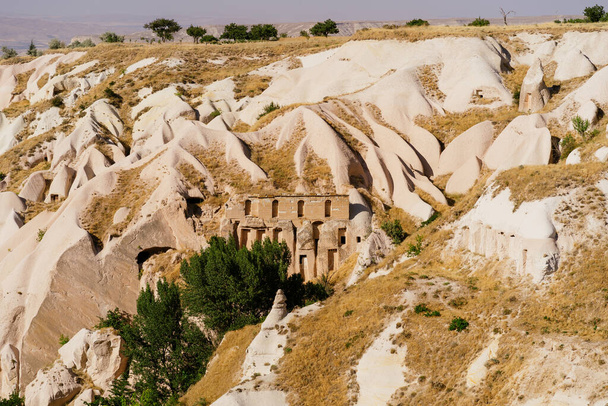 Spettacolari montagne di forma bizzare situate nel cuore della Cappadocia - Foto, immagini