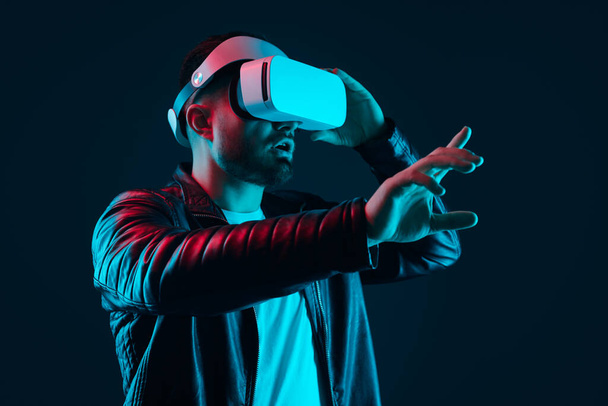 Amazed man in VR headset exploring virtual world - Foto, immagini