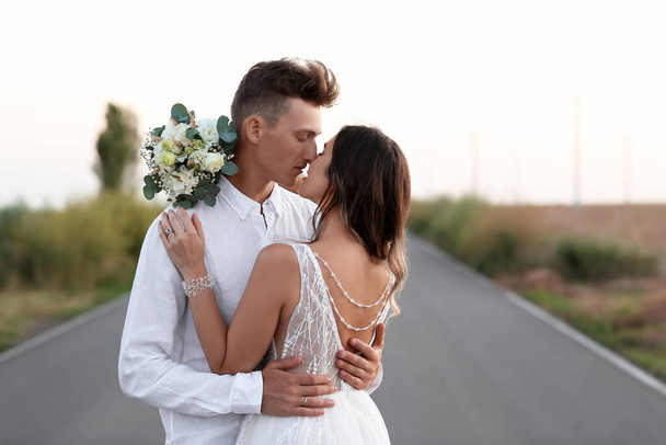 Happy wedding couple on road in countryside - Foto, Imagem
