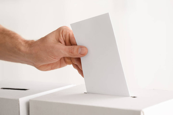 Voting young man near ballot box - Foto, imagen