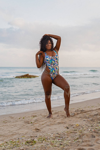 A vertical shot of Brazilian female model posing in the sandy beach in Israel - Foto, Bild