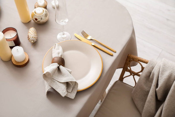 Table à manger avec réglage pour la célébration de Noël à l'intérieur - Photo, image