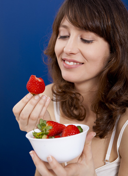 Eating strawberries - Valokuva, kuva