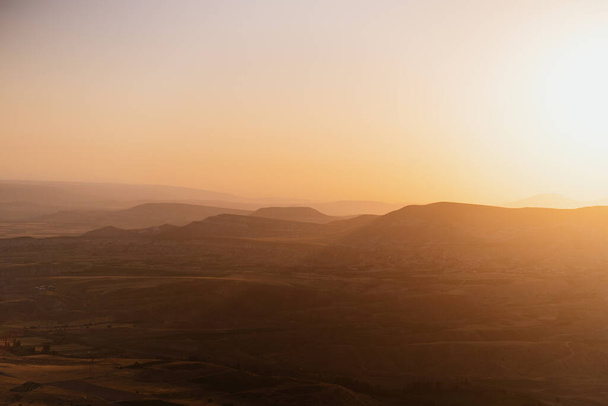 Montañas espectaculares situadas en el corazón de Capadocia - Foto, imagen
