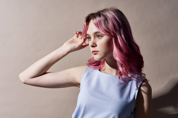 hipster woman pink hair posing fashion clothes isolated background - Fotografie, Obrázek