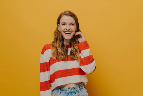 Positive laughing millennial woman in casual clothes smiling after hearing funny joke - Foto, Imagen