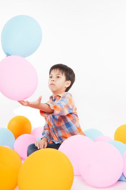 chłopiec z balonami - Zdjęcie, obraz