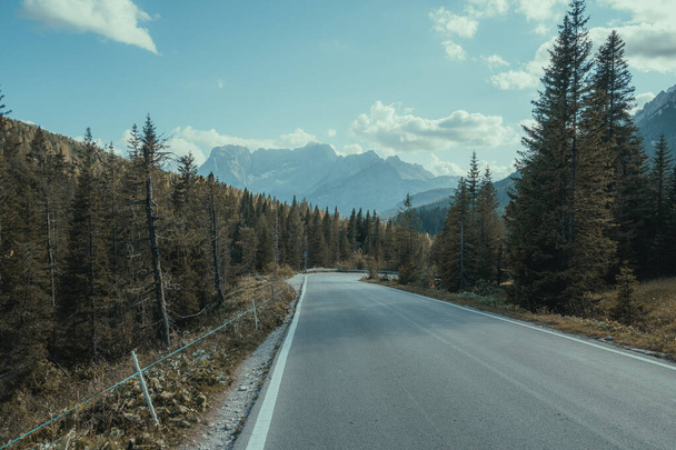 landscape of a mountain road - Fotoğraf, Görsel
