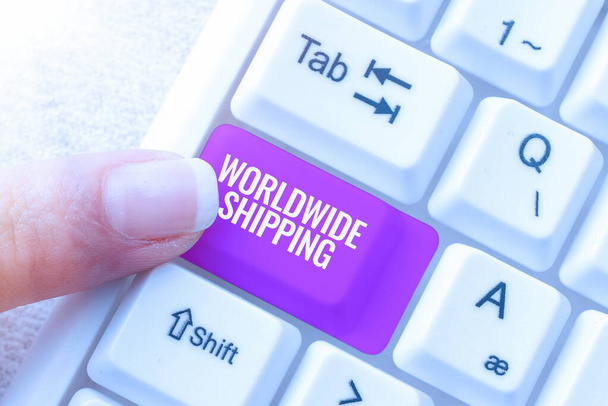 ワールドワイド配送を表示します。インターネットの概念海貨物商品の配達国際出荷タイプライティングファンタジー短編小説、オンライン覚書の入力 - 写真・画像