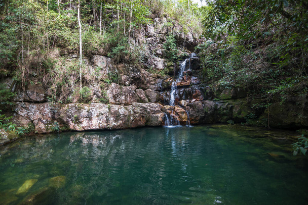 Cachoeira Loquinhas (Loquinhas Şelalesi) Chapada dos Veadeiros (Geyik Tablosu Diyarı) - Goias, Brezilya  - Fotoğraf, Görsel