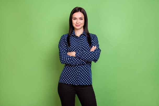 Photo of confident brunette hairdo boss lady crossed arms wear blue blouse trousers isolated on green color background - Φωτογραφία, εικόνα