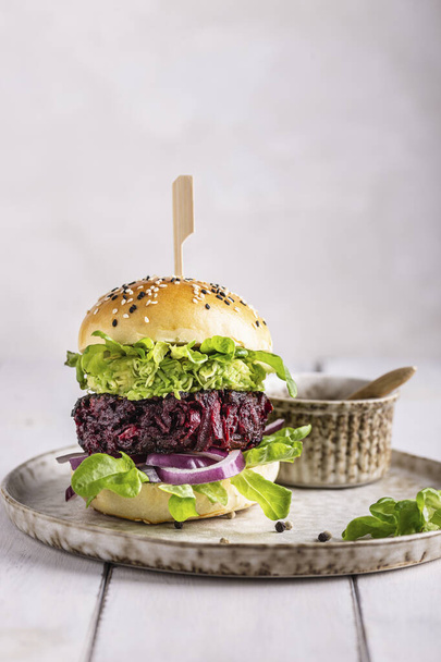 Vegetarian burger with vegetable cutlet - Fotoğraf, Görsel