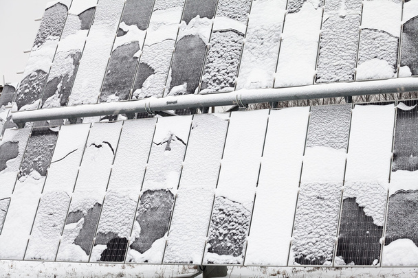 Fotovoltaický panel pokrytý sněhem - Fotografie, Obrázek