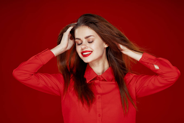 woman with red hair fashion posing red shirt glamor - Foto, imagen
