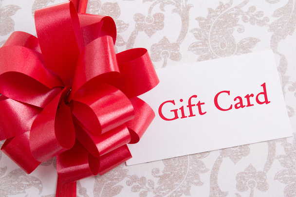 caja de regalo con tarjeta regalo y arco grande - Foto, imagen