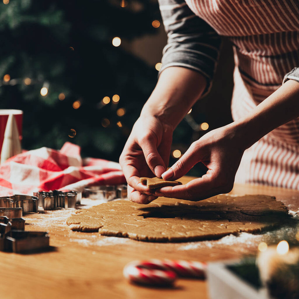 Buon Natale, felice anno nuovo. Cottura di pan di zenzero, torta o strudel - Foto, immagini