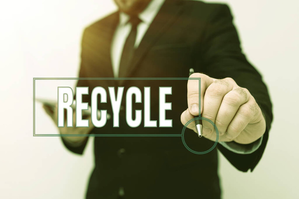Znak tekstowy pokazujący recykling. Biznes prezentuje proces przekształcania odpadów w nowe materiały i obiekty prezentujące nowe pomysły technologiczne Dyskusja o poprawie technologicznej - Zdjęcie, obraz