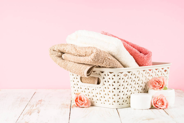 Bathroom background with ceramic soap and towels at the table. - Фото, зображення