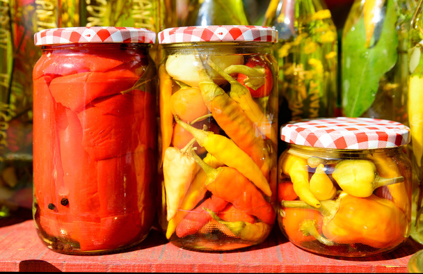 legumes em frascos de vidro
 - Foto, Imagem