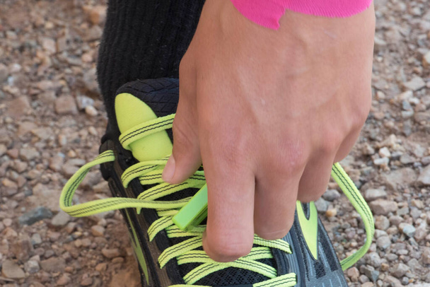 обувь для бега и бега трусцой, спортивные занятия на свежем воздухе - Фото, изображение