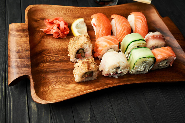 asian cuisine sushi sea food traditional cuisine restaurant - Foto, Bild