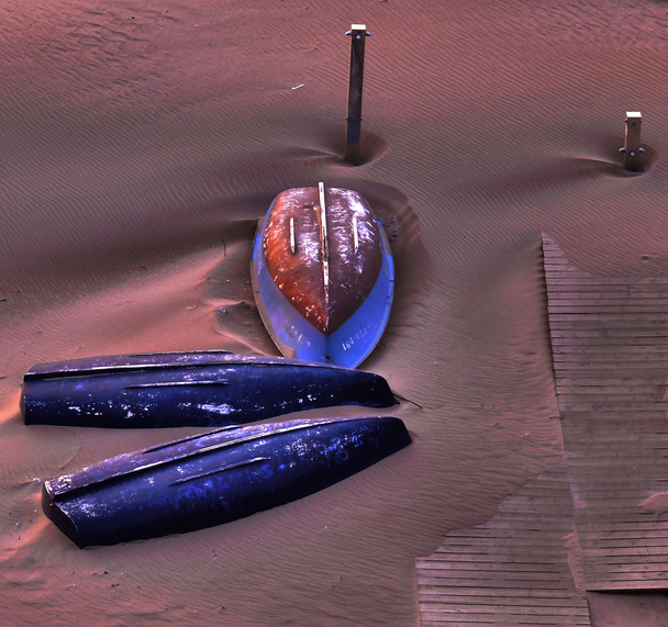 Лодки на пляже
 - Фото, изображение