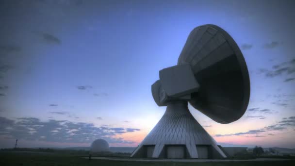 Aikaero auringonnousu yli Satelliitti Station
 - Materiaali, video