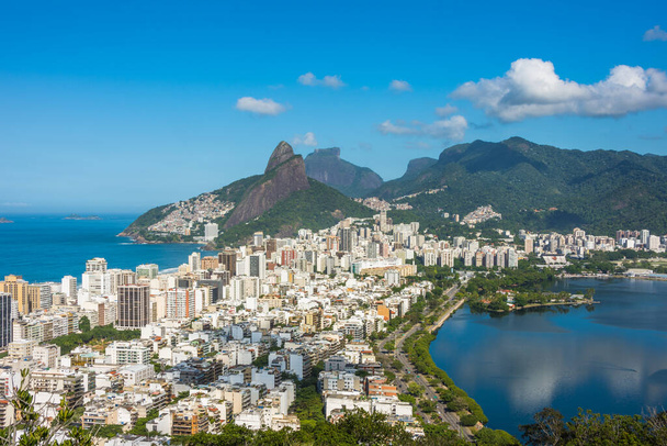 Paisaje urbano de los barrios de Ipanema y Leblon desde un punto de vista en Cantagalo Hill - Río de Janeiro, Brasil - Foto, Imagen