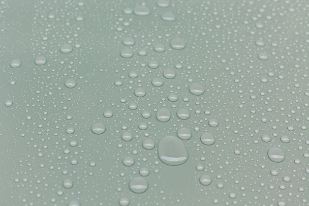 Gotas de agua sobre fondo verde - Foto, Imagen