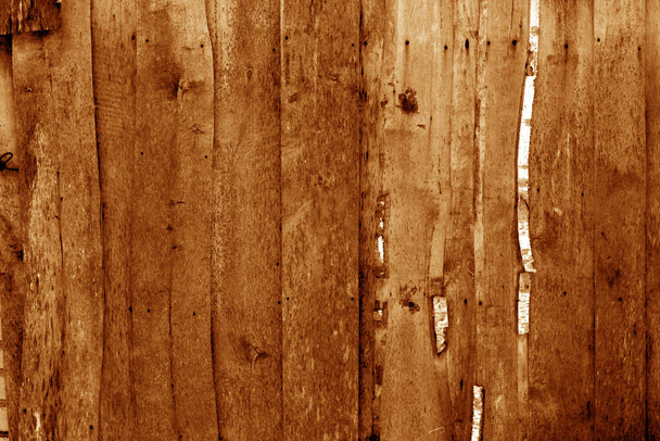 Parede feita de tábuas de madeira não cortadas em tom laranja. Fundo abstrato e textura para design. - Foto, Imagem