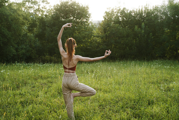 woman in a field outdoors summer meditation fresh air - Foto, Imagen