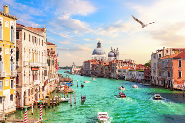 Canal Grande von Venedig, Blick auf die Lagune bei Santa Maria della Salute, Italien - Foto, Bild