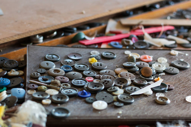 scattered old buttons on the table - Фото, изображение