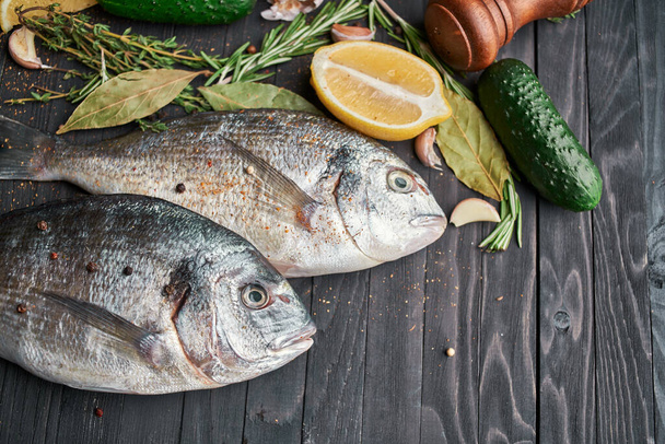 ingredientes de peixe fresco madeira bordo restaurante delicadeza - Foto, Imagem