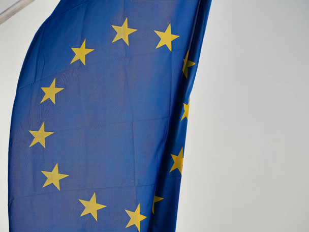 A closeup shot of the Flag of the European Union on the flagpole - Фото, изображение