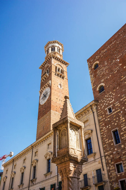 VERONA, ITALY - May 22, 2016: The exterior of an old cathedral with a tower in the city center - Fotoğraf, Görsel