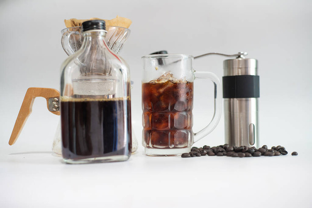 Chicco di caffè con caffè gocciolamento attrezzature strumento fatto in casa caffè bevanda calda - Foto, immagini