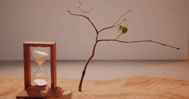 Sand Is Flowing Through Hourglass - Ideal Concept For Counting, Time And Future - Foto, immagini