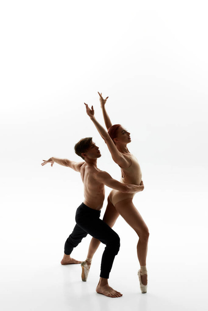 Good dance couple dancing classical ballet dance - Foto, immagini
