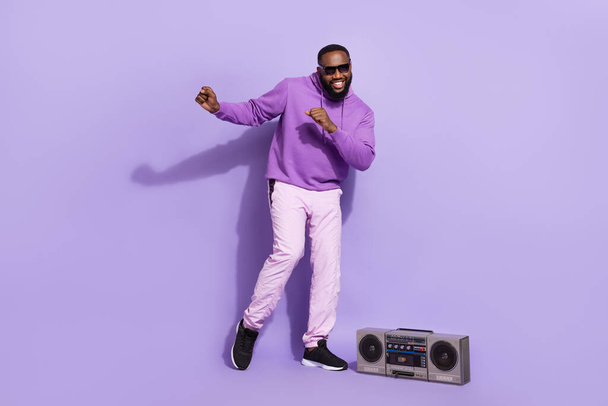 Full length body size view of attractive cheerful carefree guy dj dancing having fun rest isolated on violet purple color background - Foto, Imagen