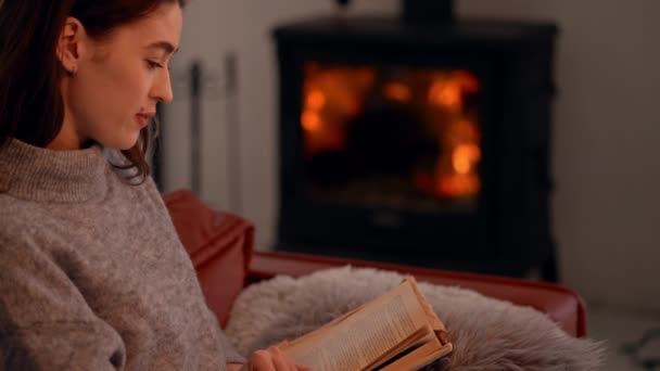 female enjoy reading at home - Footage, Video