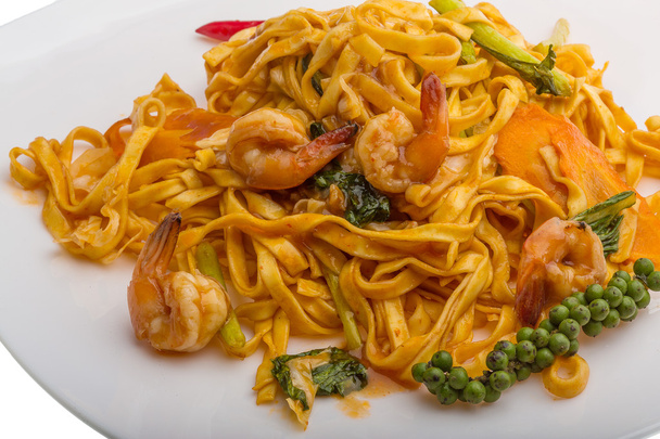 Fried noodles with shrimps - Фото, изображение