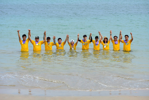 ChonBuri Thaïlande Janvier 01 Août 2019 Une entreprise japonaise emmène ses employés à l'activité sur la plage Team Building Excellence Team Work 2019 - Photo, image
