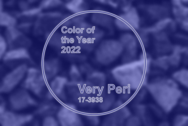 Zeer Peri de belangrijkste kleur van jaar 2022. Wazig abstracte textuur geschilderd in trendy modieuze kleur - Foto, afbeelding