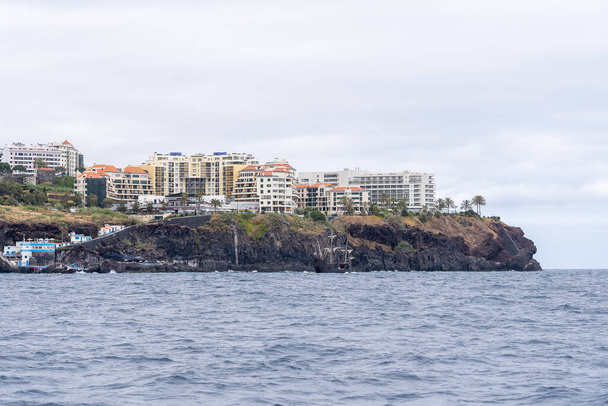 Kilátás a tengerből Funchal város, Madeira, Portugália. - Fotó, kép