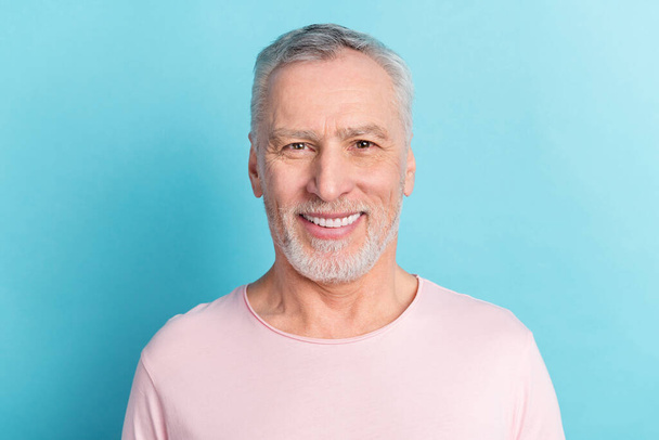 Photo portrait smiling man in pink t-shirt isolated on pastel blue color background - Foto, imagen