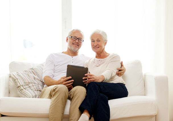 happy senior couple with tablet pc at home - Valokuva, kuva